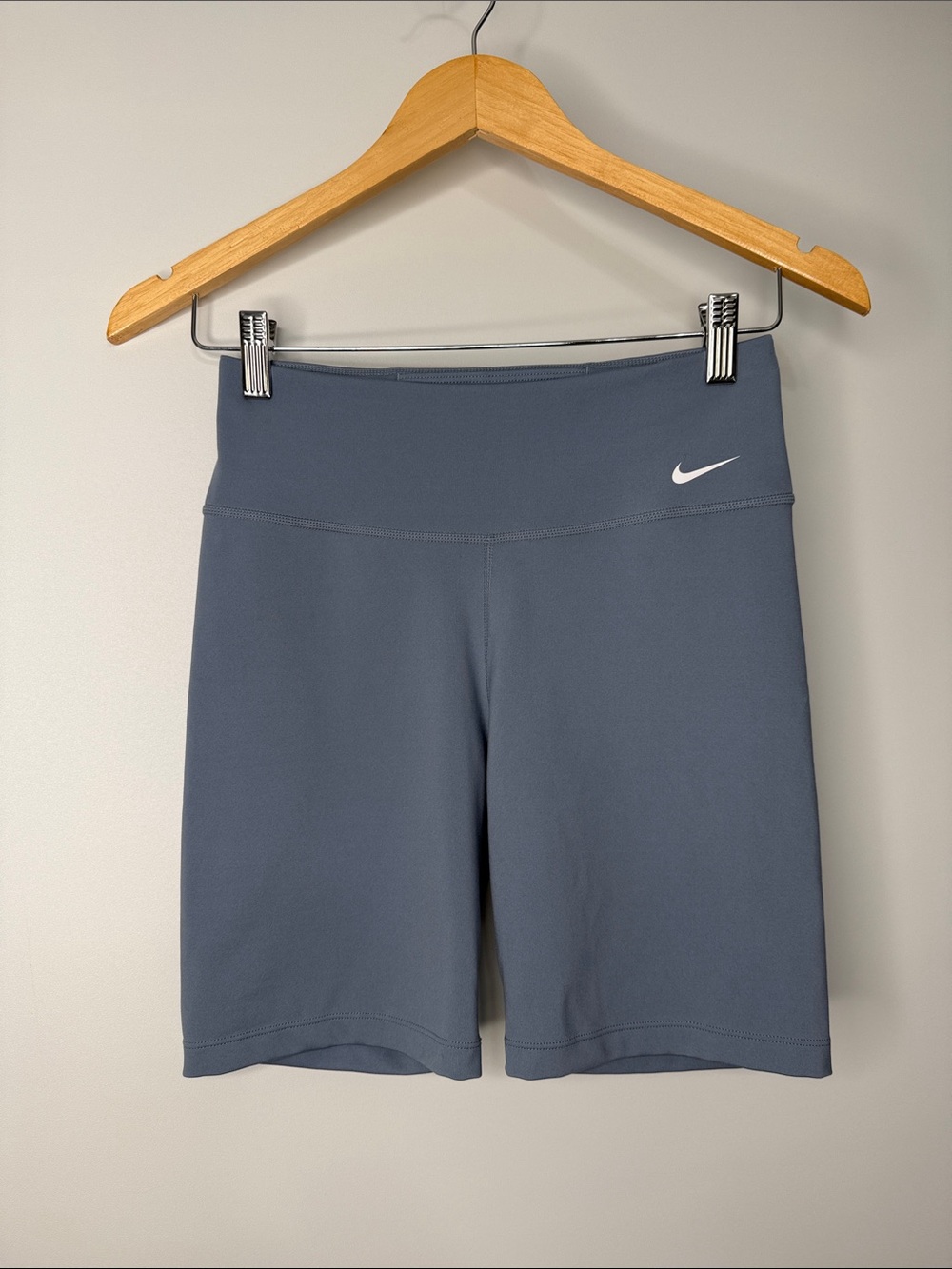 Nike Dri-Fit Women's Slate Gray High-Rise Bike Shorts Size Small